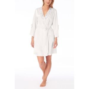 Oscar de la Renta White Lace Trim Robe